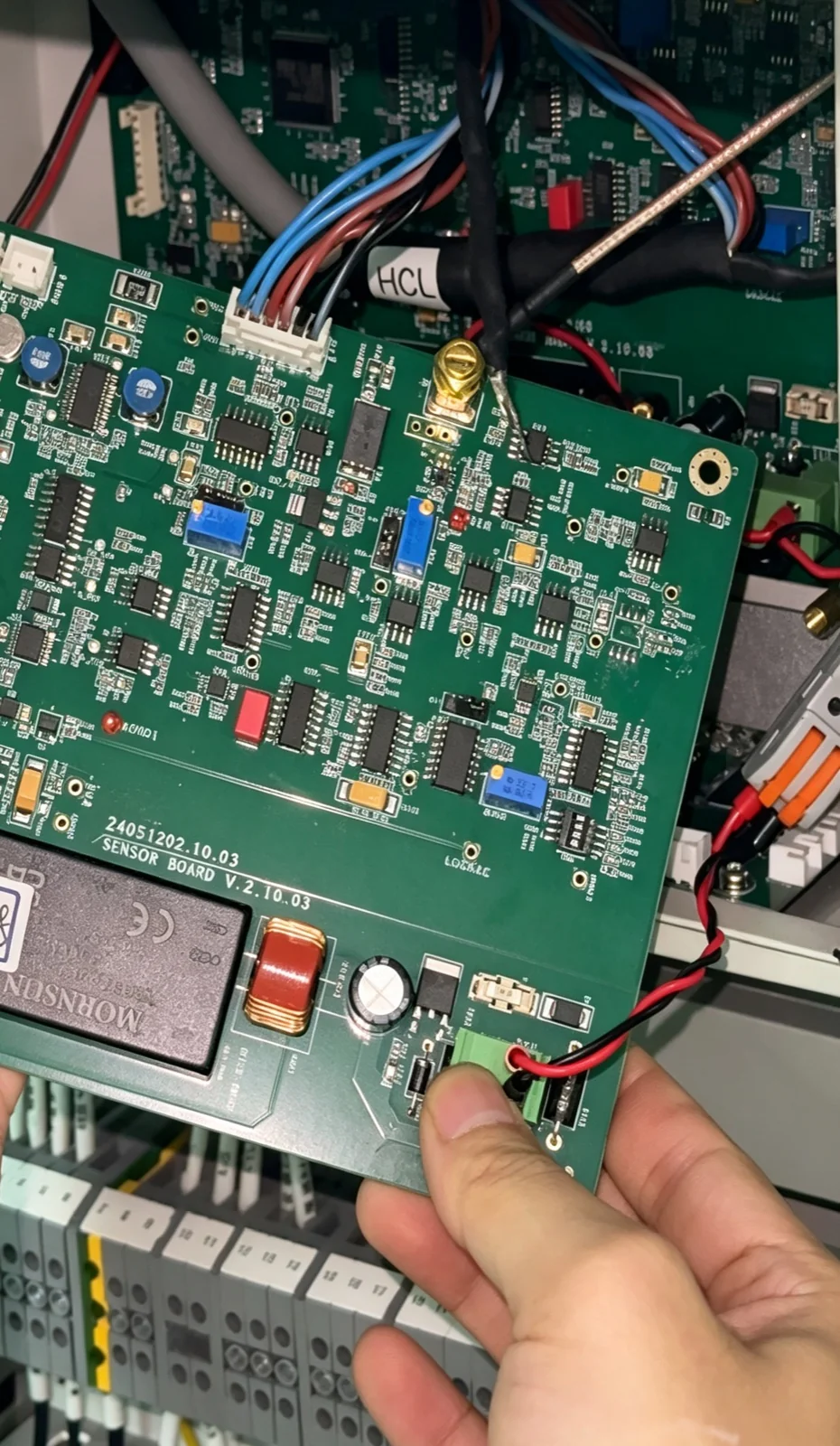 Close-up of the analyzer sensor circuit board and wiring